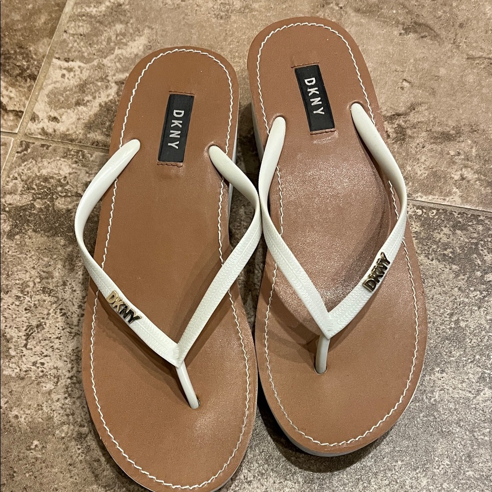 DKNY Women's White and Tan Sandals